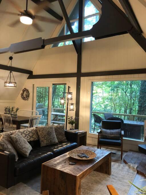 Cozy Cottage W Hot Tub, 5 Min Walk To Main St هايلاندس المظهر الخارجي الصورة