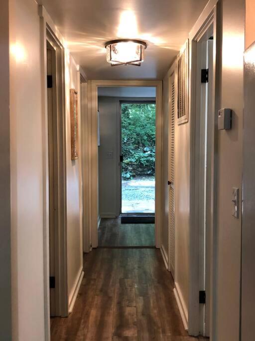 Cozy Cottage W Hot Tub, 5 Min Walk To Main St هايلاندس المظهر الخارجي الصورة