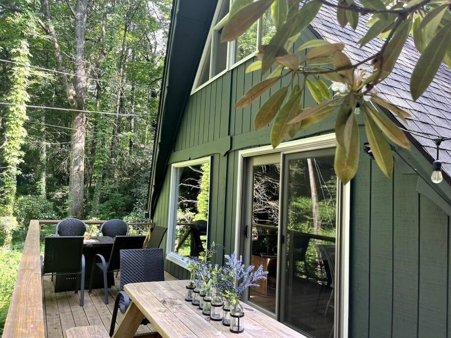 Cozy Cottage W Hot Tub, 5 Min Walk To Main St هايلاندس المظهر الخارجي الصورة